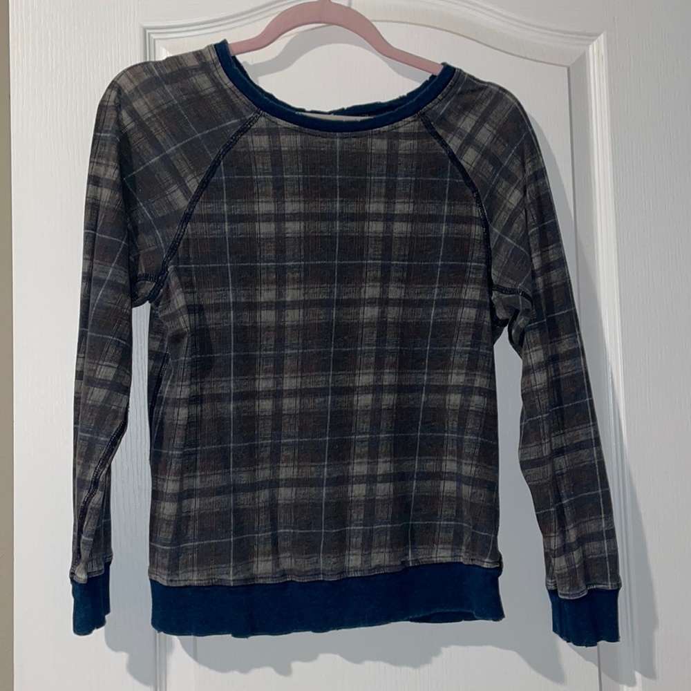 Current Elliot off shoulder distressed quarter length shirt